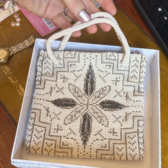 Vintage Handbags - Vintage Czechoslovakia seed bead Elegant Beaded Handbag - White Snowflake